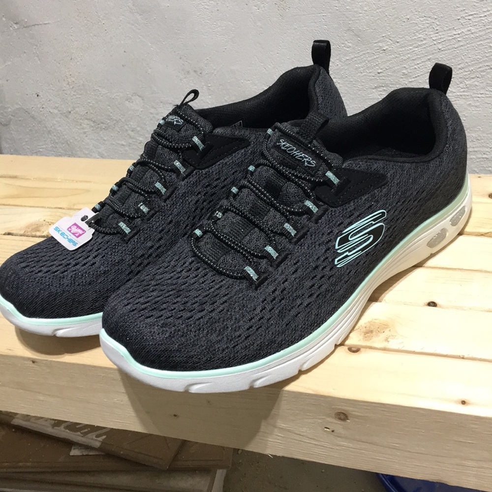 Sketchers women relaxed fit shoes